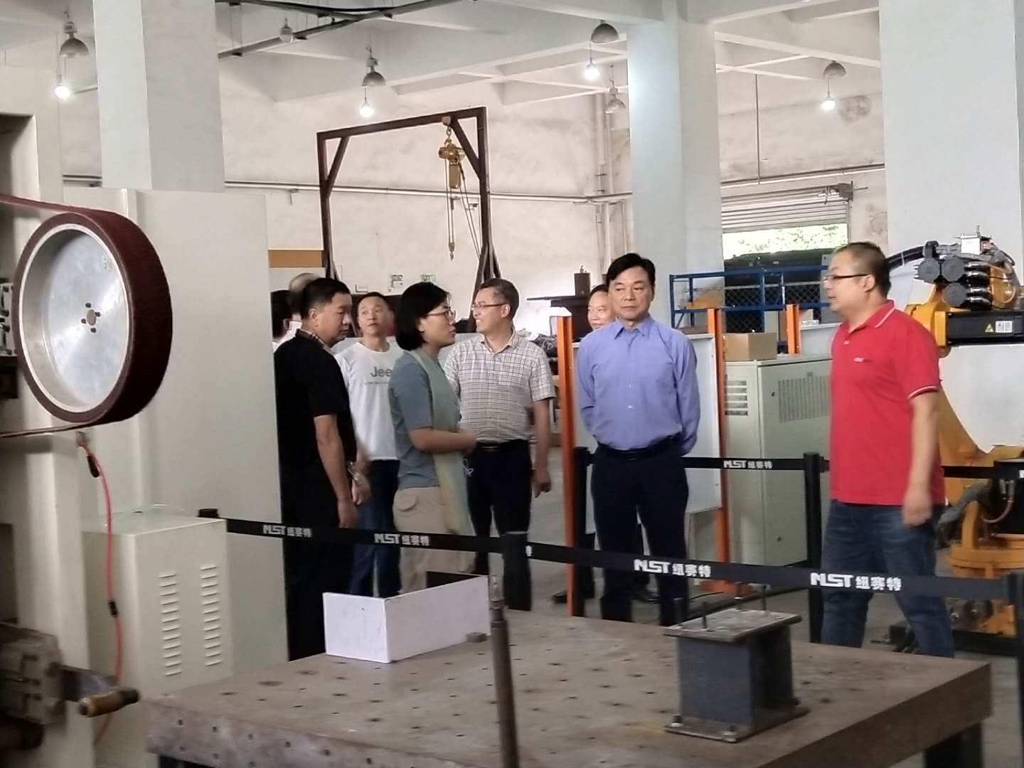 都江堰市委领导一行莅临我司视察调研